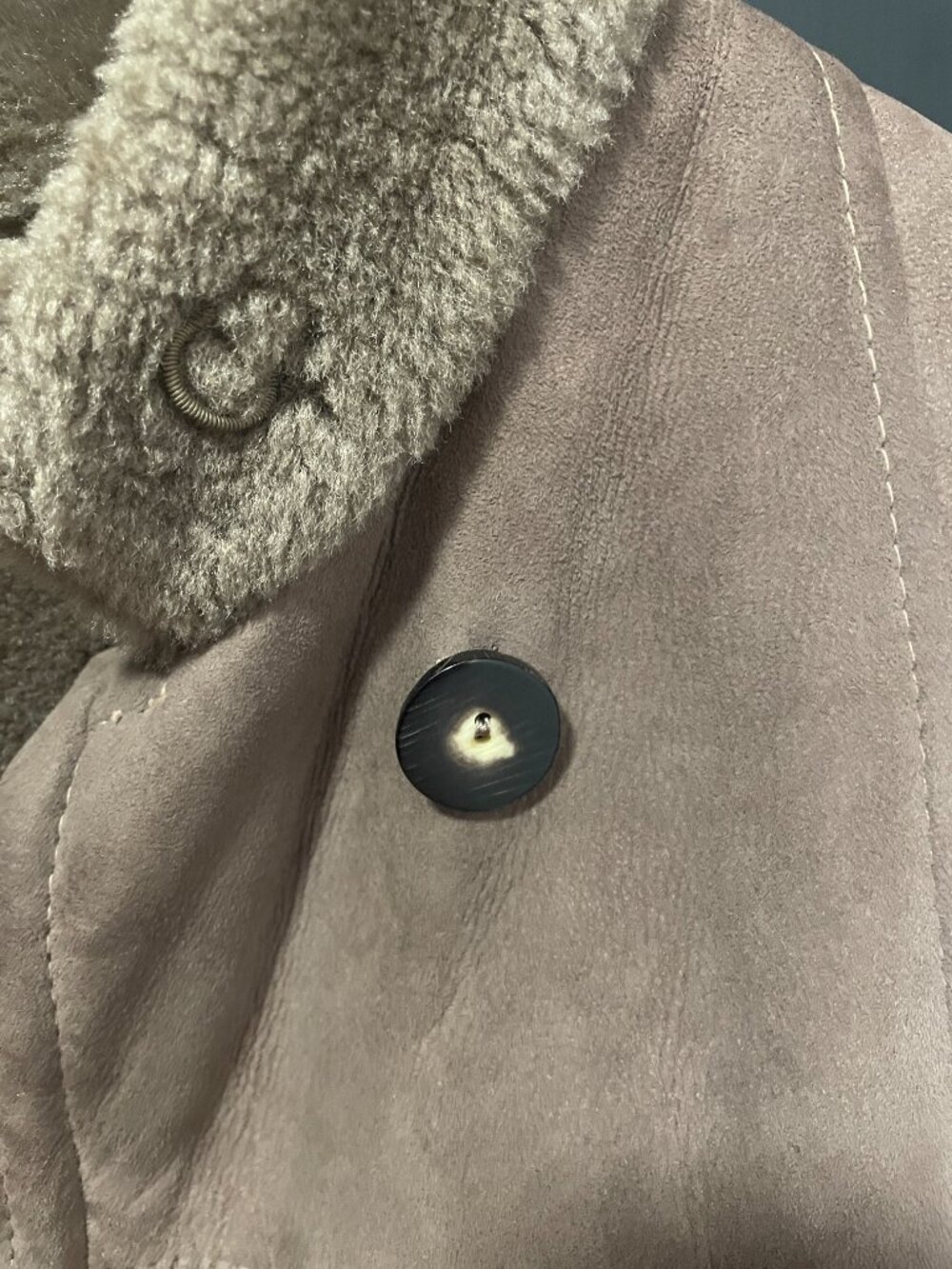 Vintage Burberry Shearling Full-Length Coat in Excellent Condition - Picture 5 of 8